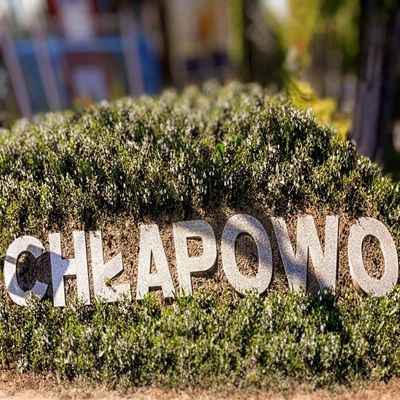 Klomb z napisem Chłapowo