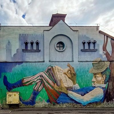 Mural Księżak z książką w Łowiczu
